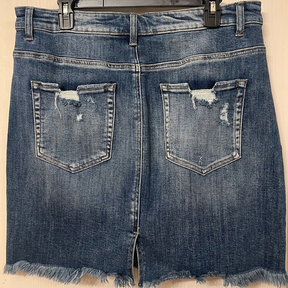 Risen denim skirt with distressing and amazing stretch - Picture 5 of 9